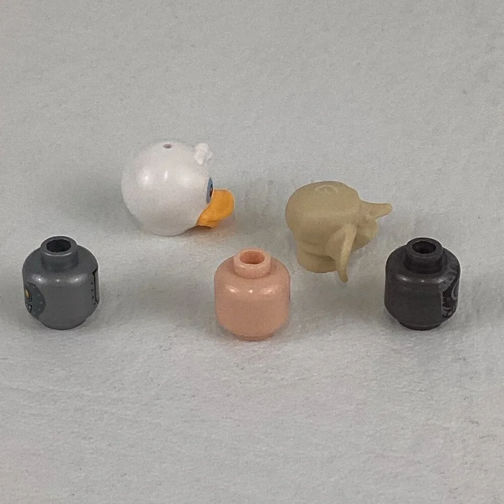 Lego Minifigures Mixed Lot Parts Pieces Heads Dobbie Duck Incredibles Alien